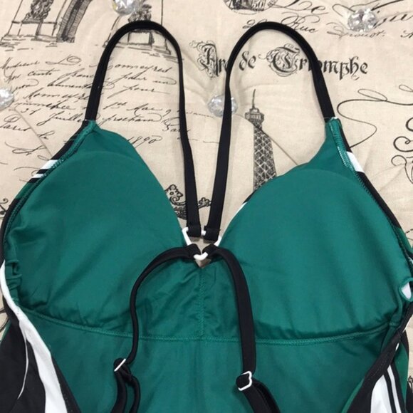 Dolce Vita V-Neck Stripe Print One-Piece Swimsuit - Picture 8 of 8